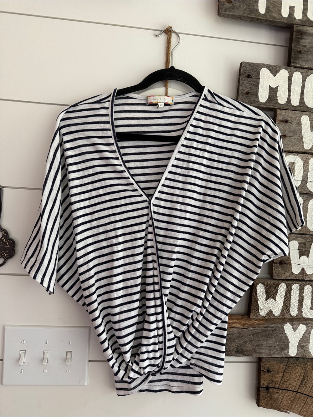 Anthropologie Ari + Ali size XS top